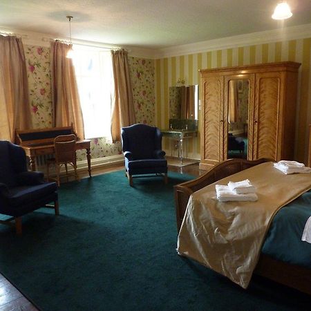 Гостевой дом Gregynog Hall Tregynon Экстерьер фото
