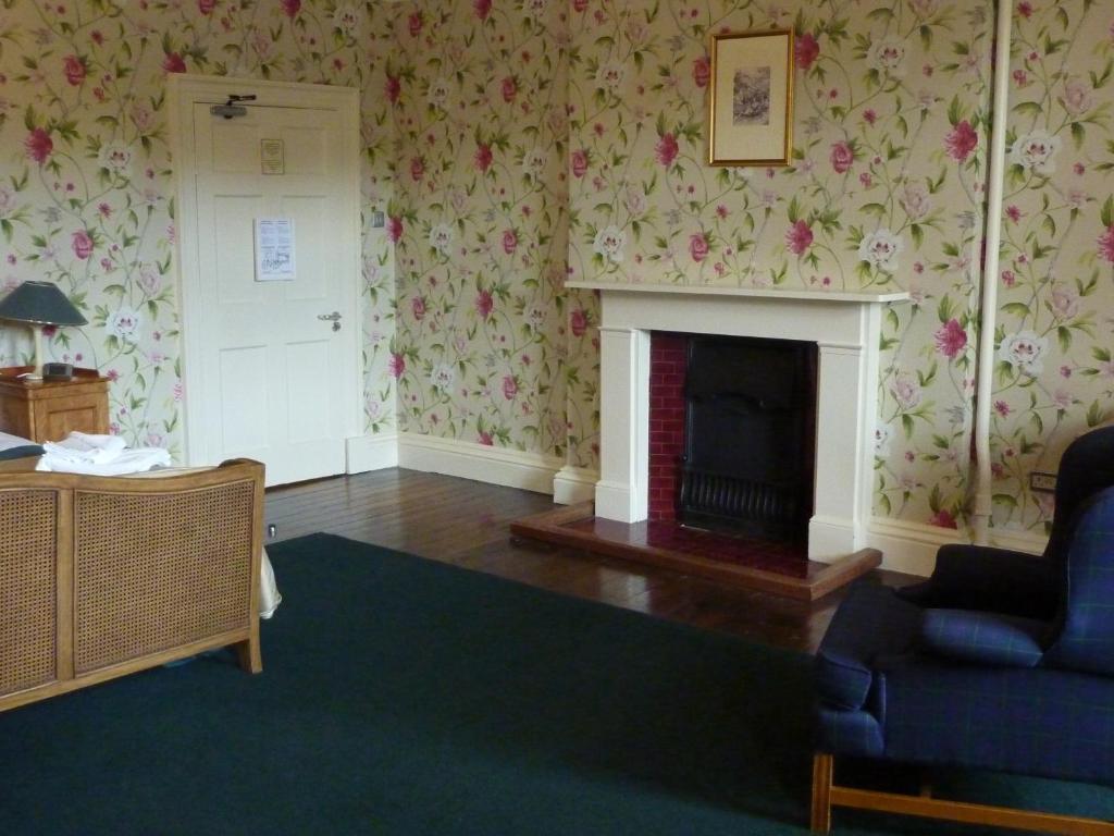 Гостевой дом Gregynog Hall Tregynon Номер фото