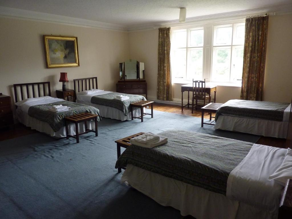 Гостевой дом Gregynog Hall Tregynon Номер фото