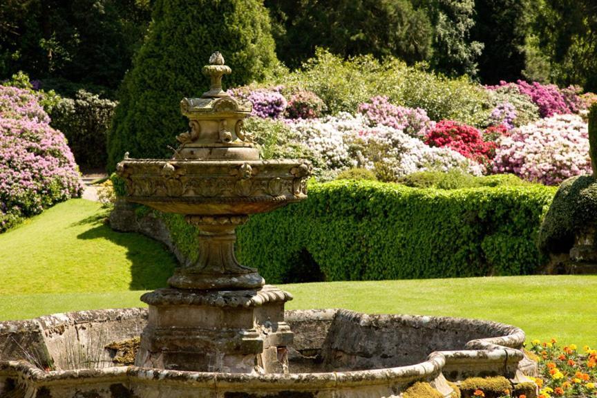 Гостевой дом Gregynog Hall Tregynon Экстерьер фото