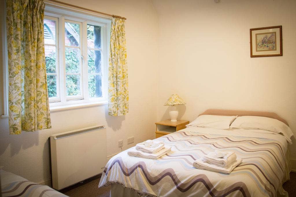 Гостевой дом Gregynog Hall Tregynon Экстерьер фото