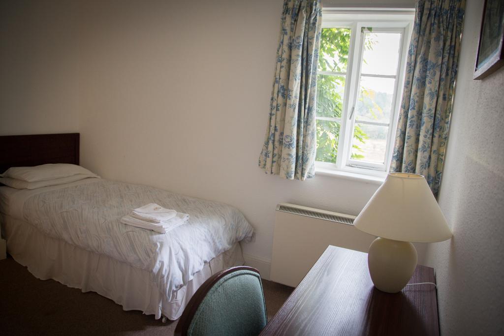 Гостевой дом Gregynog Hall Tregynon Экстерьер фото