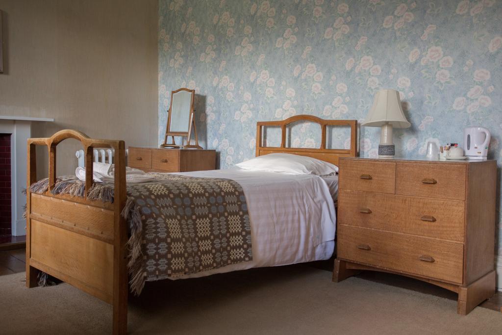 Гостевой дом Gregynog Hall Tregynon Экстерьер фото