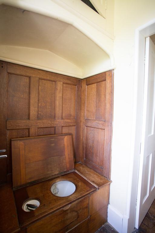 Гостевой дом Gregynog Hall Tregynon Экстерьер фото