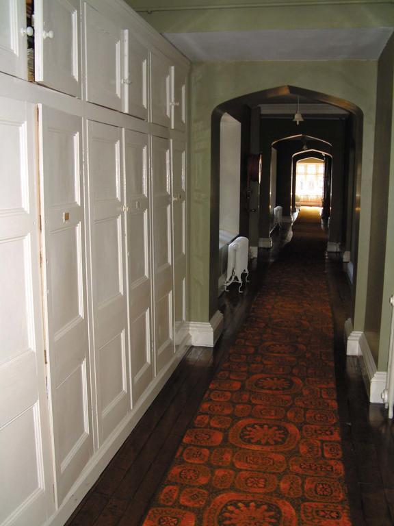 Гостевой дом Gregynog Hall Tregynon Экстерьер фото