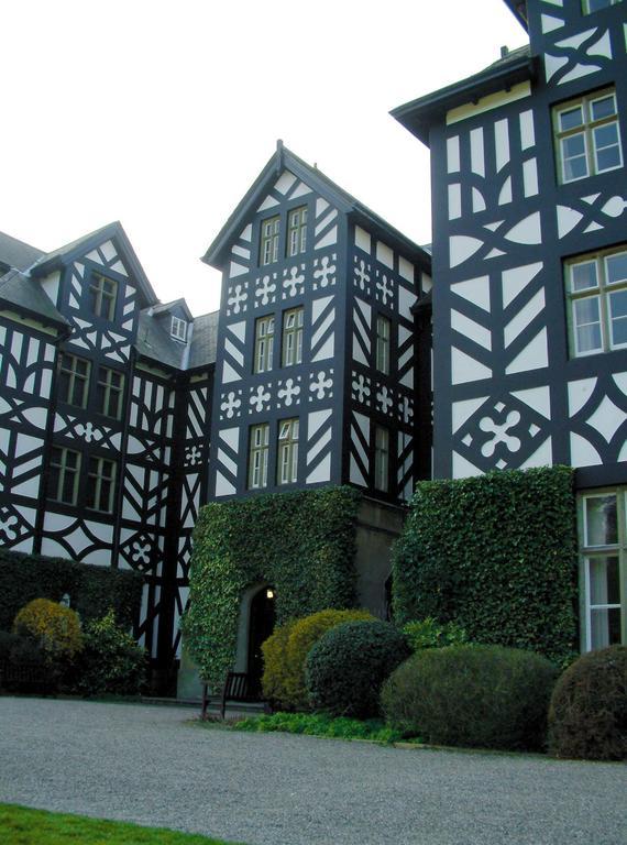 Гостевой дом Gregynog Hall Tregynon Экстерьер фото