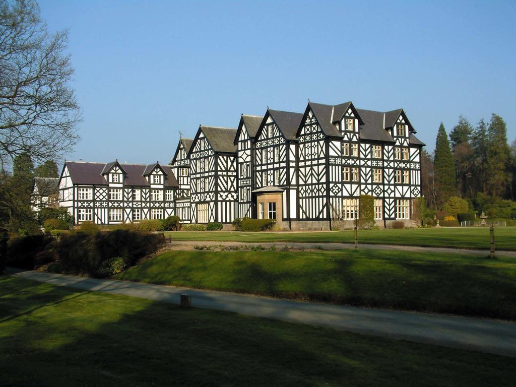 Гостевой дом Gregynog Hall Tregynon Экстерьер фото