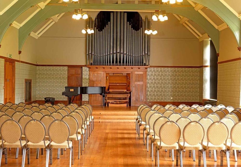 Гостевой дом Gregynog Hall Tregynon Экстерьер фото