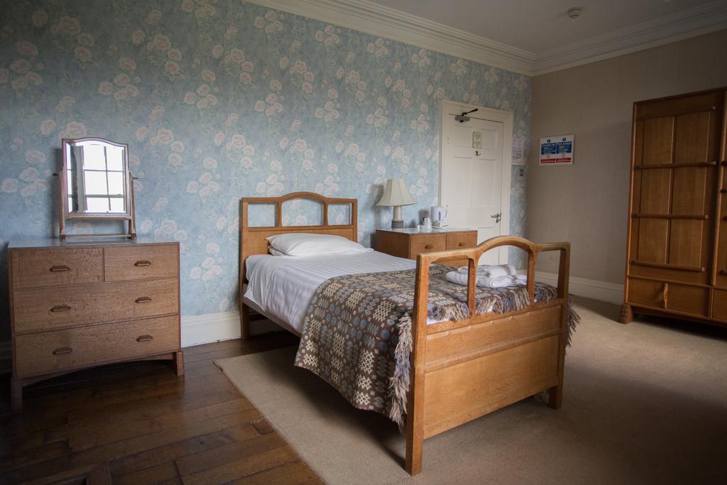 Гостевой дом Gregynog Hall Tregynon Экстерьер фото